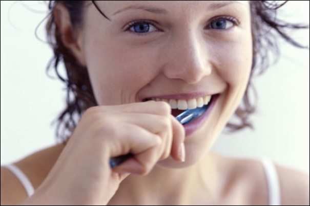 Zahnhygiene - ein strahlendes Lächeln verleiht Charisma