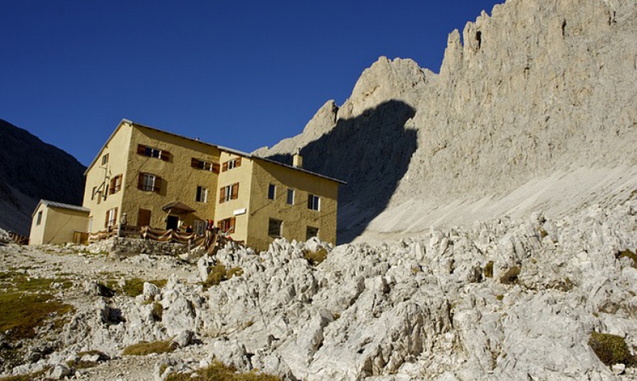 Skigenuss im Skigebiet Carezza Ski am Rosengarten in den Dolomite