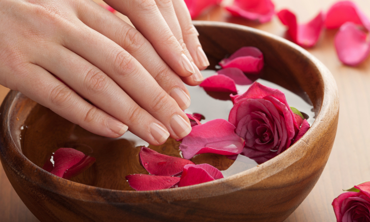 Wie Sie Ihre Nägel gesund und stark halten - Öle und andere Produkte zur Nagelpflege